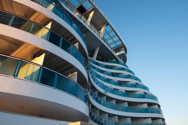 Comment organiser un camping pour une expédition de rafting dans les Alpes françaises?